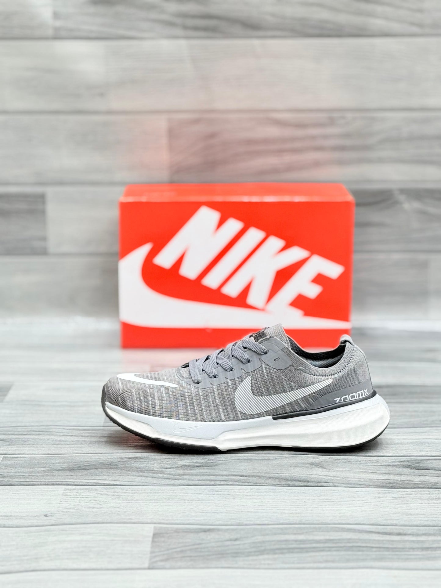 Nike Invincible Gray