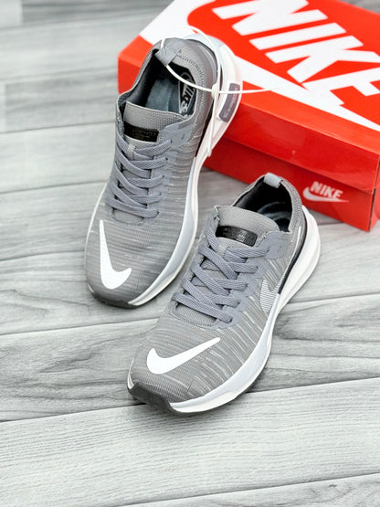 Nike Invincible Gray