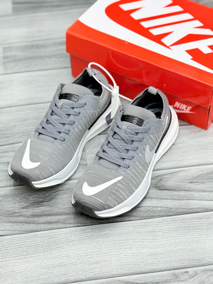 Nike Invincible Gray
