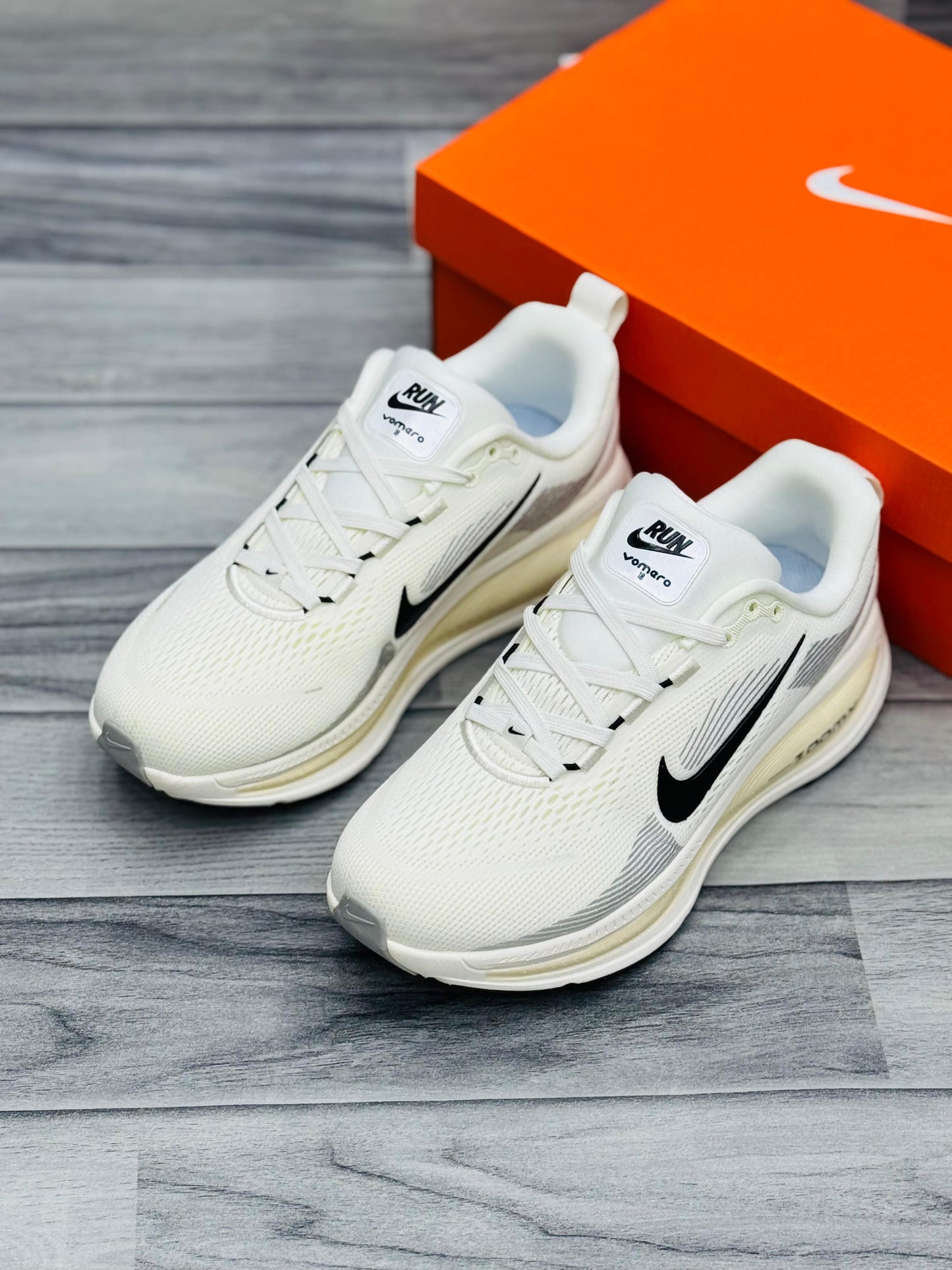 Nike Vomero 18 White