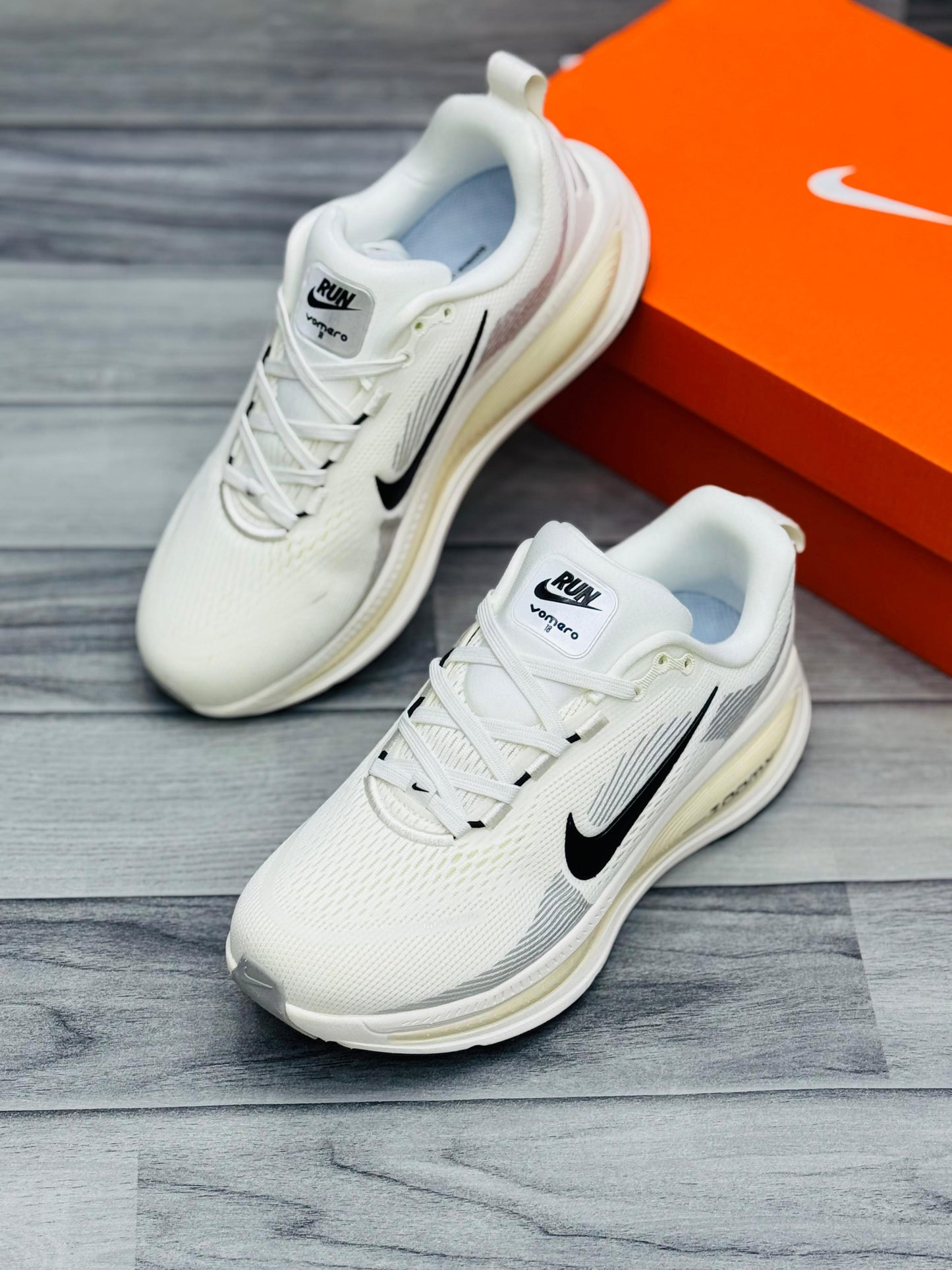 Nike Vomero 18 White
