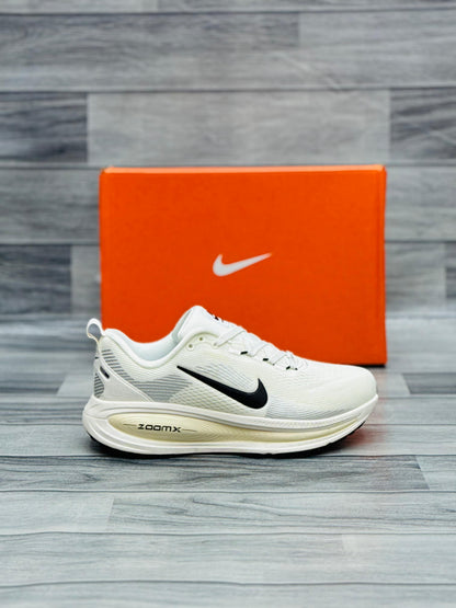 Nike Vomero 18 White