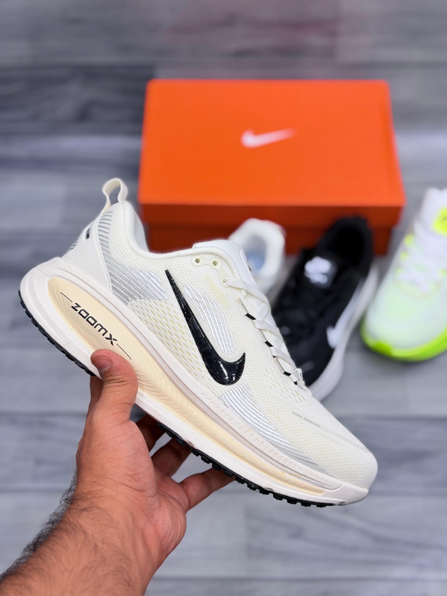 Nike Vomero 18 White