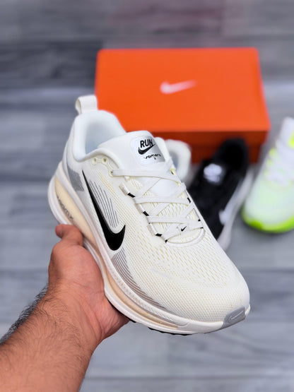 Nike Vomero 18 White