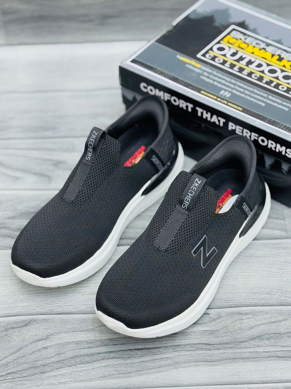 Z Skechers HyperBrust Black