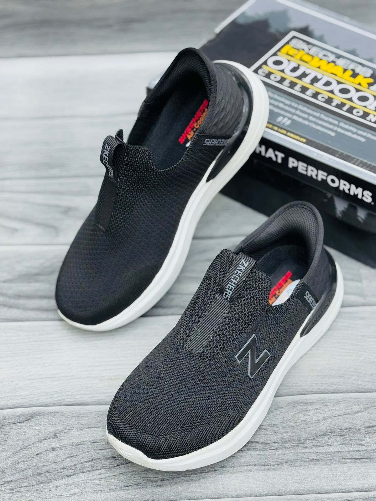 Z Skechers HyperBrust Black