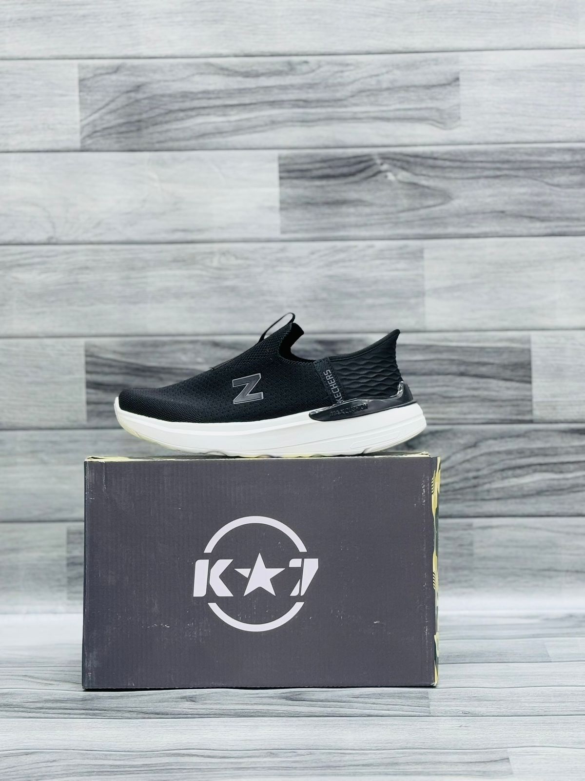 Z Skechers HyperBrust Black