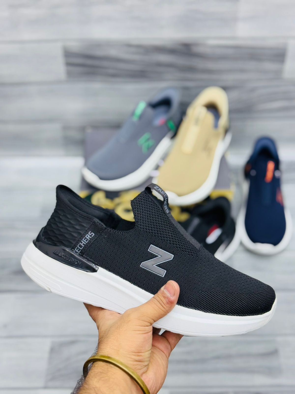 Z Skechers HyperBrust Black