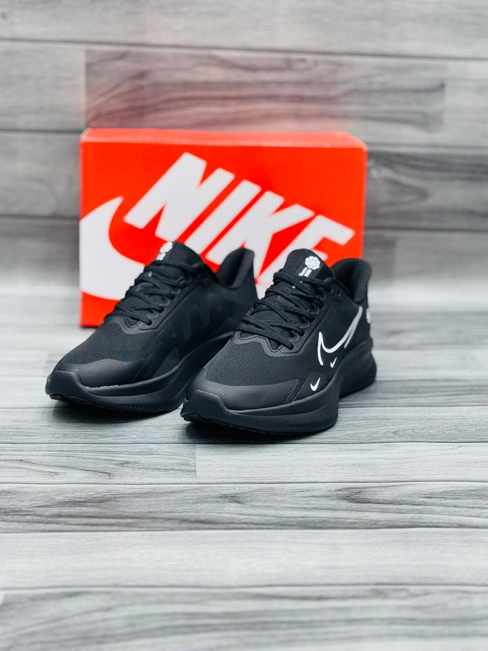 Nike Runner Black White