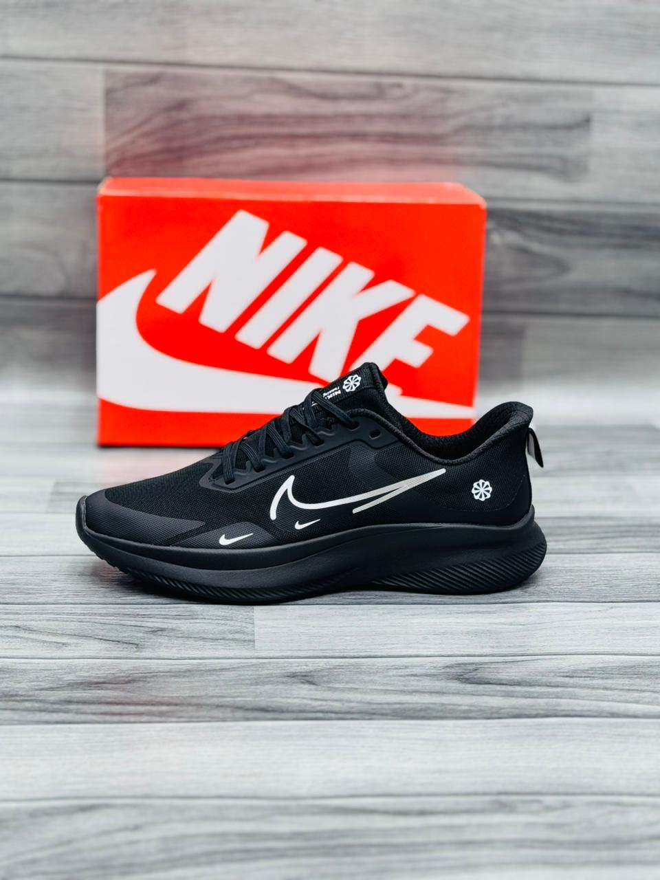 Nike Runner Black White