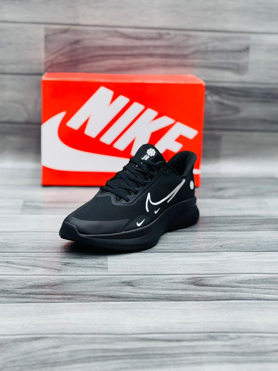 Nike Runner Black White