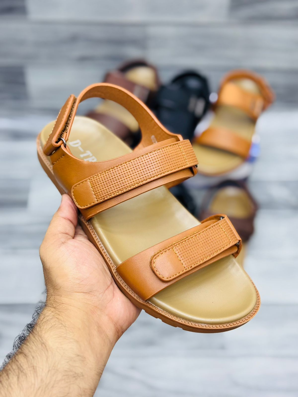 ROYAL D-Tro Leather